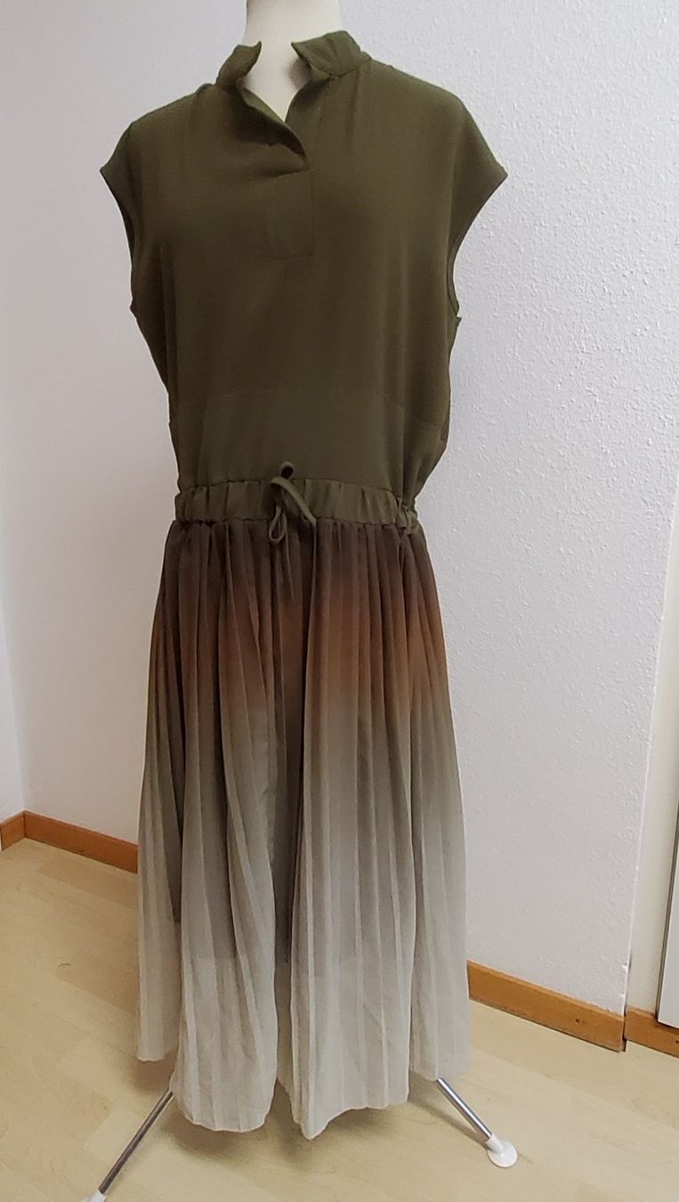 Robes: Plisseekleid mit Farbverlauf – D'occasion à Naters par 3904Naters 5