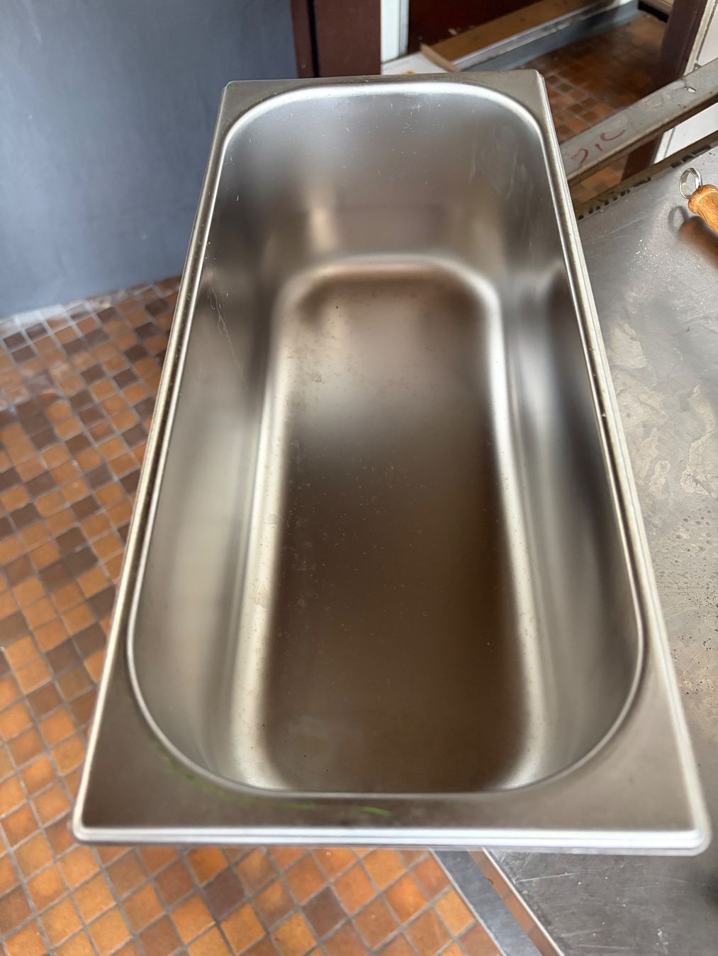 Appareils de cuisine: Eisbehälter Edelstahl - Seidenmatt 5lt – D'occasion à Rothrist par Teddy9915 1