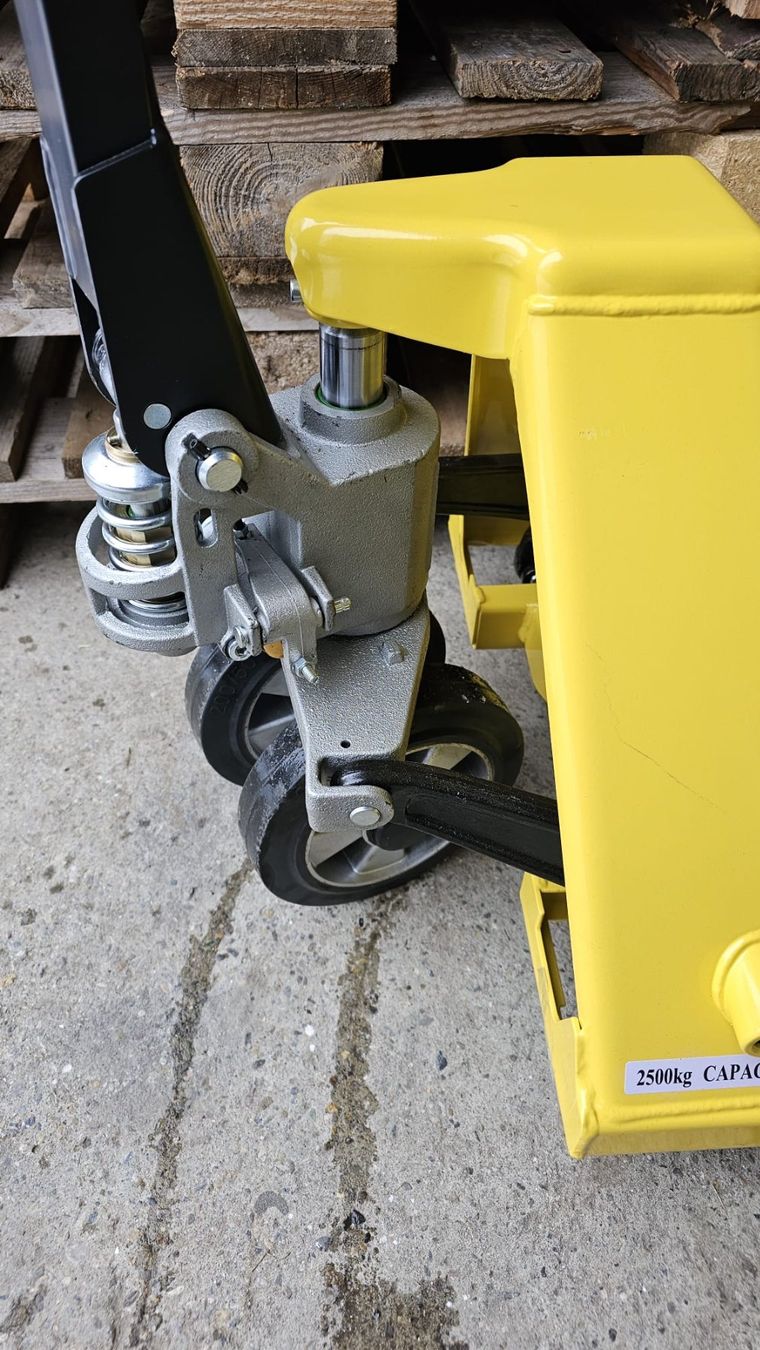 Carrelli elevatori e a forche: Palettenrolli/Hubwagen – Usato da Wuppenau venduto da Gastro-Wuppenau 1