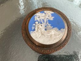 Kostbare antike Dose mit Biscuit Deckel