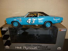 Plymouth Roadrunner 1968 "Richard-Petty" RC2 1:18
