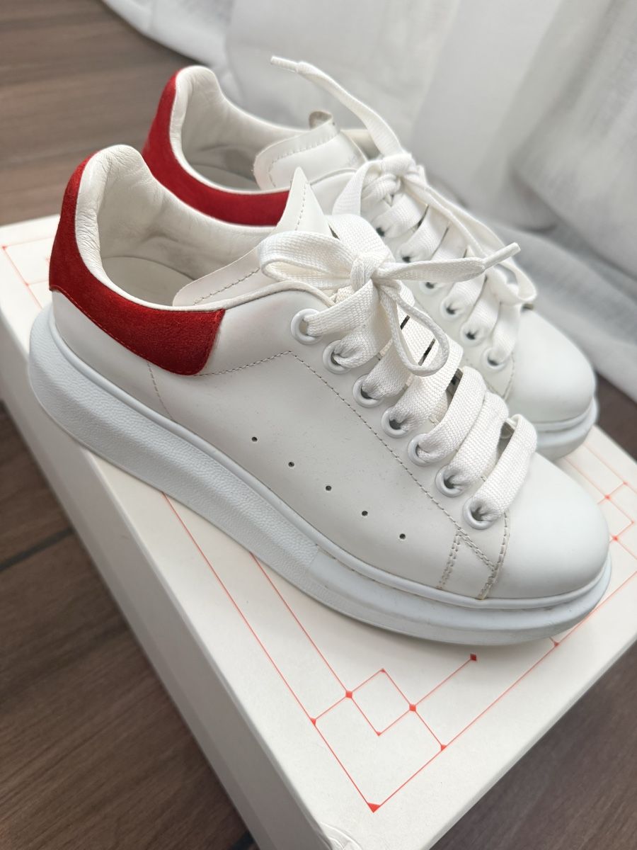 Alexander Mcqueen Scarpe da donna: Alexander Mcqueen - sneakers blanc et rouge – Usato da Monthey venduto da van_jbc7 2