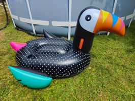 Aufblasbarer Tucan für den Pool