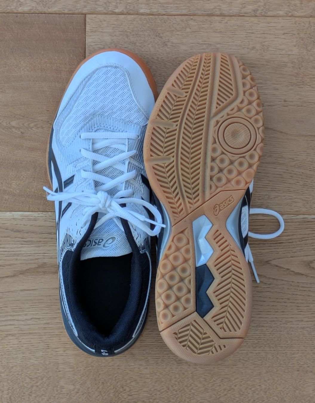 Asics Scarpe da uomo: Asics Hallenschuhe Grösse 41.5 – Usato da Igis venduto da fin_9h8n 1