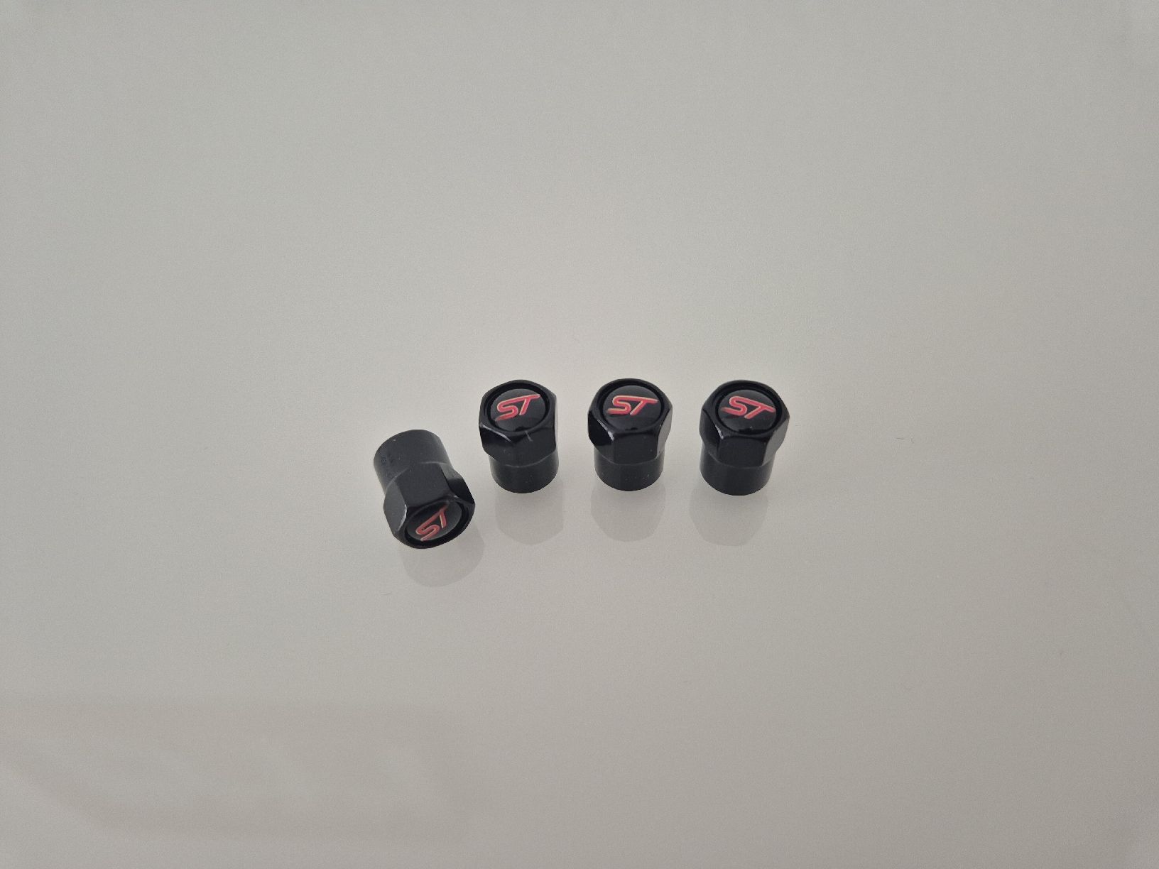 Ford Tutti pezzi di ricambio auto: Ventilkappen ( Ford ST Logo) – Nuovo e nell'imballaggio originale da Sissach venduto da drugho