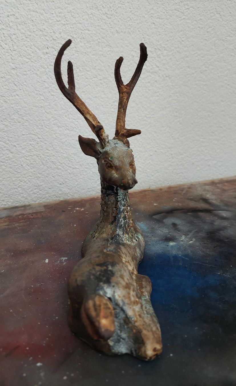 Skulpturen & Statuen: Hirschfigur liegend, antik – Gebraucht aus Subingen von K7passt_immer 7