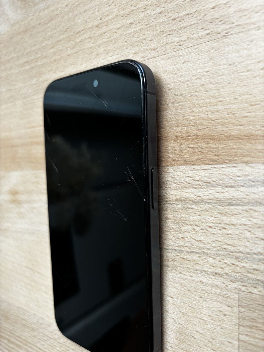 Apple Portables: Iphone 15pro 265gb with case – D'occasion à Beromünster par aileen321 4
