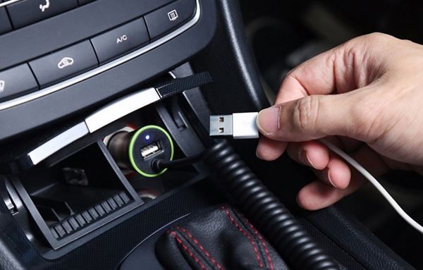 Caricabatterie: Universal Micro USB Auto Ladegerät – Nuovo e nell'imballaggio originale da Unterägeri venduto da RmOnline 7