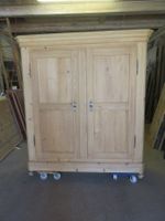 antiker Tannen-Schrank gross