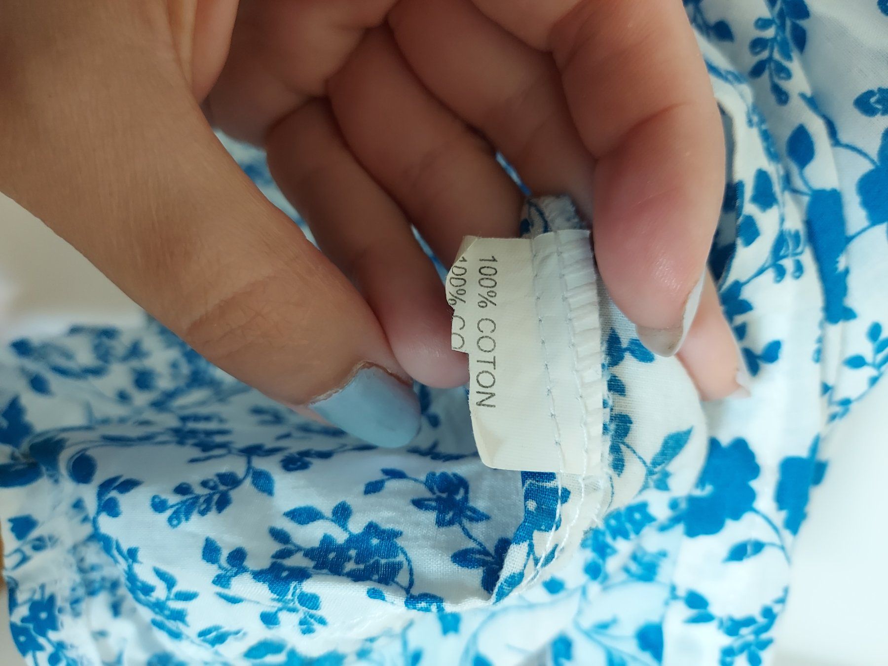 Tops: Leichtes Neckholder-Top mit Blumenmuster – Gebraucht aus Muri b. Bern von mar_2hpg 2