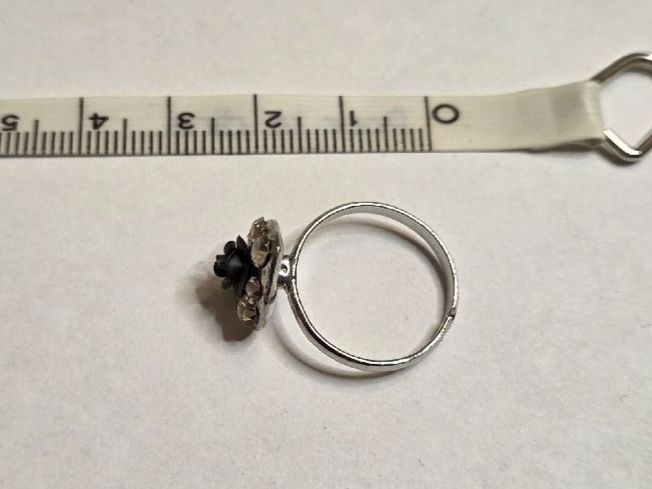 Anelli: Bague ajustable Fleur Noire et Strass – Nuovo (secondo la descrizione) da Territet venduto da Cenh 3