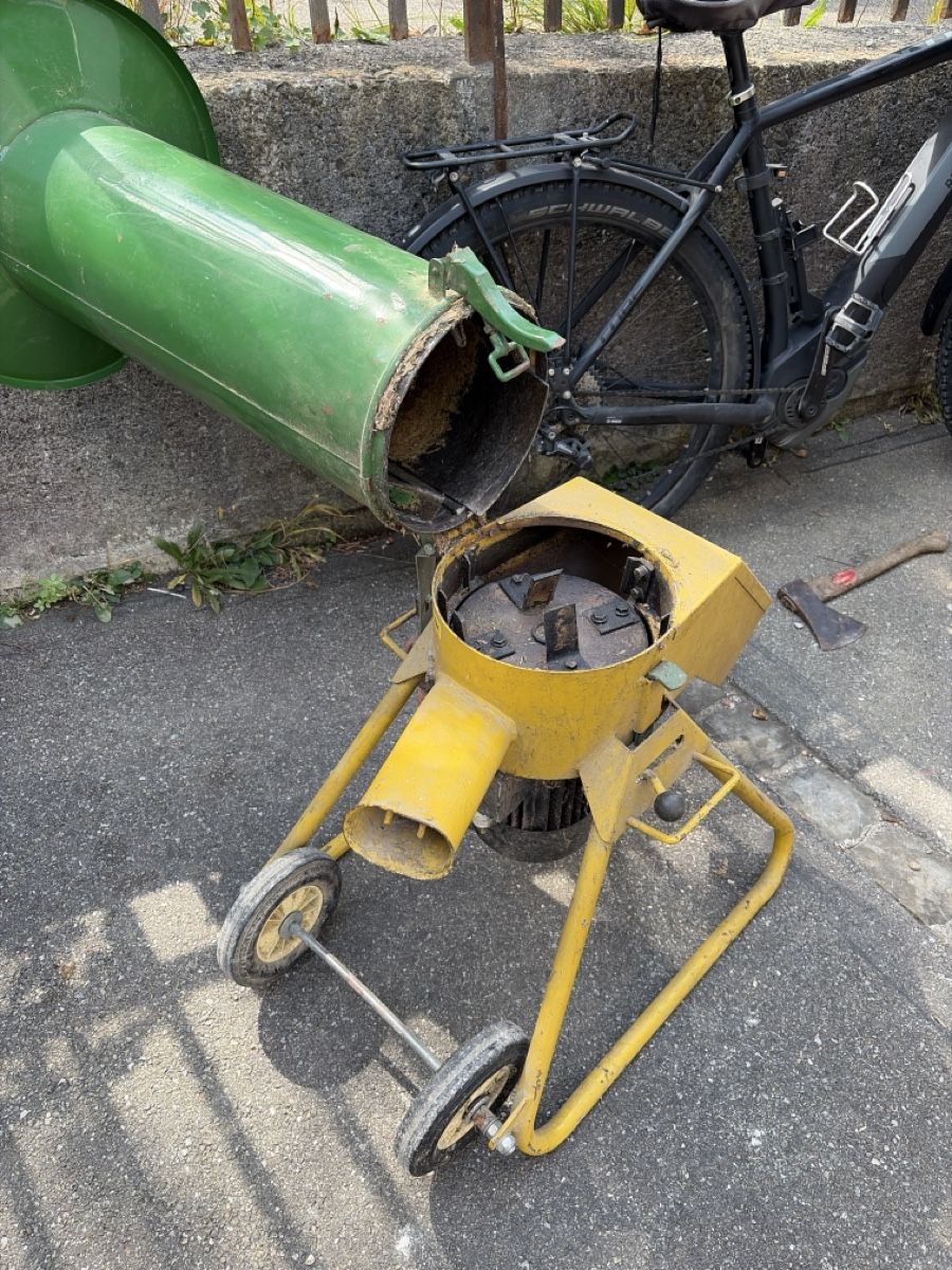 Häcksler:  robuster Elektro-Gartenhäcksler vom Typ Cramer Kompost – Gebraucht aus Zürich von dtag 2