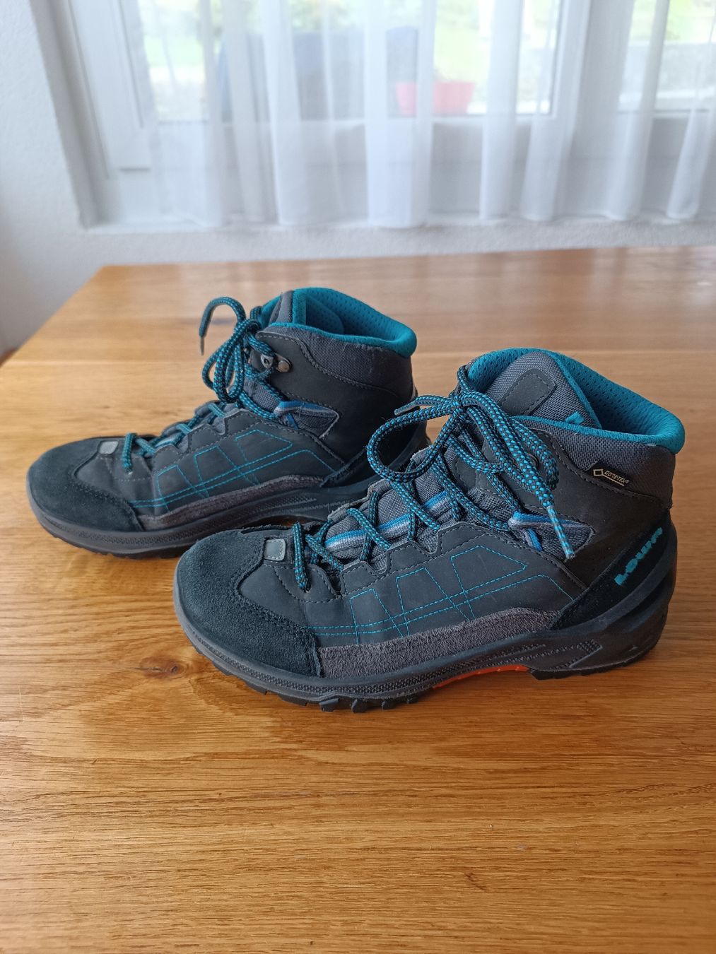 Lowa Scarpe da uomo: Lowa Wanderschuhe / Trekkingschuhe in Grösse 36 – Usato da Heiden venduto da Sotema 2