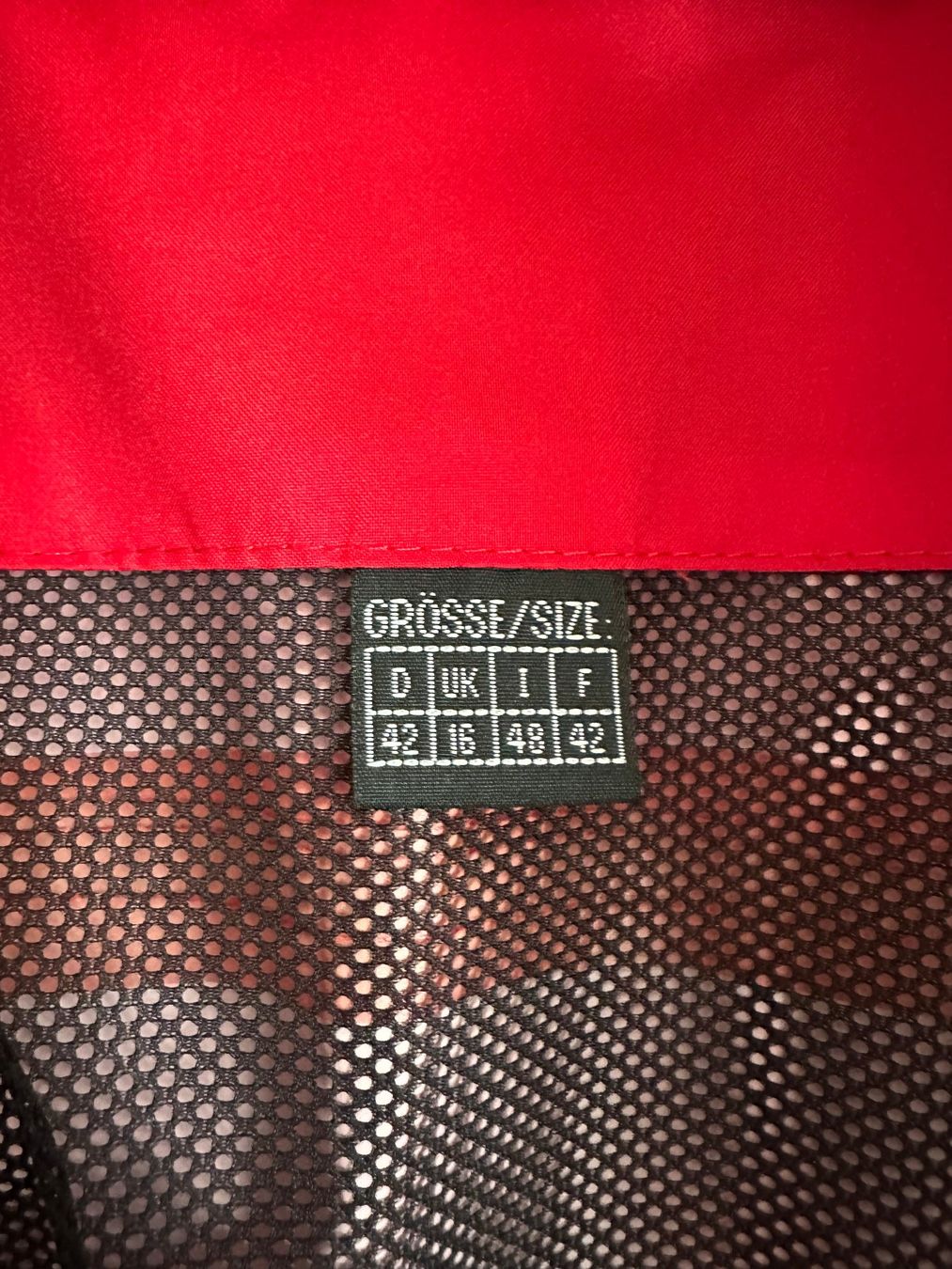 Schoeffel Jacken: Aus Mamas Fundus: Softshelljacke knallrot – Gebraucht aus Zürich von Honeyboo 1
