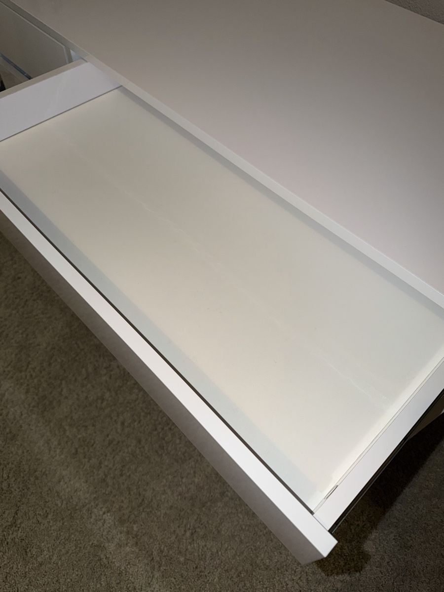 Schreibtische: White glossy desk with drawers good condition – Gebraucht aus Aarburg von ane_vp2b 2