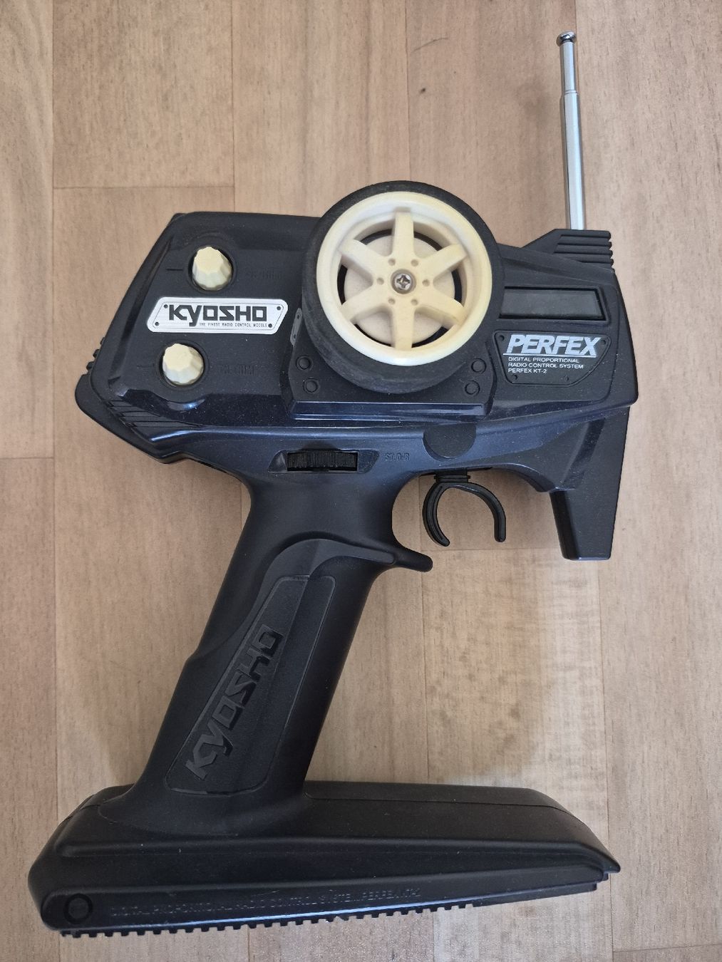 Kyosho Telecomando: Perfex Kyosho Fernsteuerung KT-2 – Usato da Dielsdorf venduto da BARDARRU