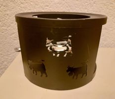 Rustikaler Fondue Rechaud mit Kuh-Motiven