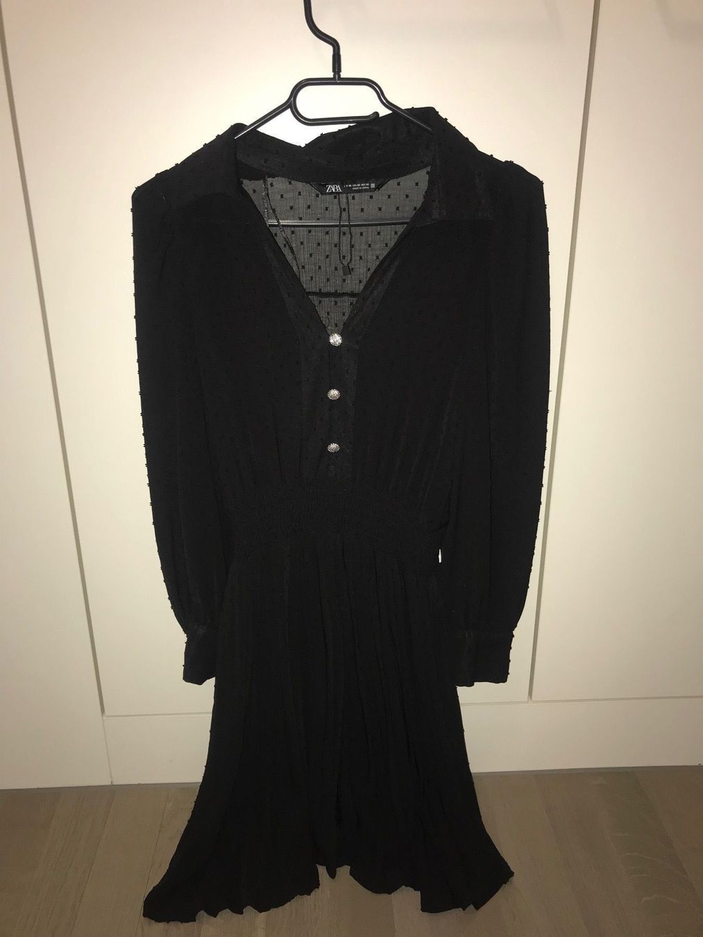 Zara Kleider: Zara kleid XS mit Schmuckknöpfen – Neu (gemäss Beschreibung) aus Root von Fashionhomeandmore