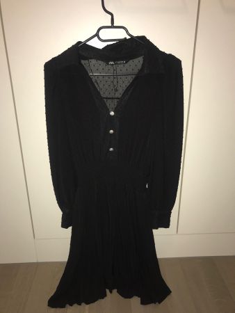 Zara kleid XS mit Schmuckknöpfen