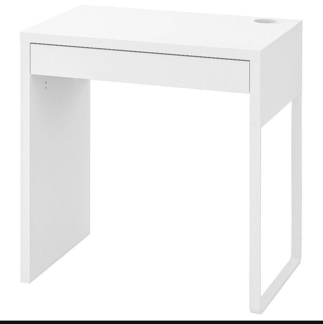 Ikea Scrivanie: Desk – Usato da Bern venduto da pet_2rpc