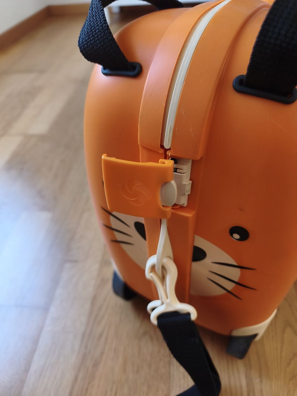 Samsonite Reisekoffer: Samsung Kinderkoffer Tiger – Gebraucht aus Boll von pat_9xqc 4