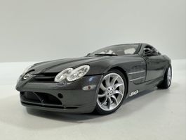 Mercedes-Benz SLR McLaren 1:18, anthrazit, MAISTO