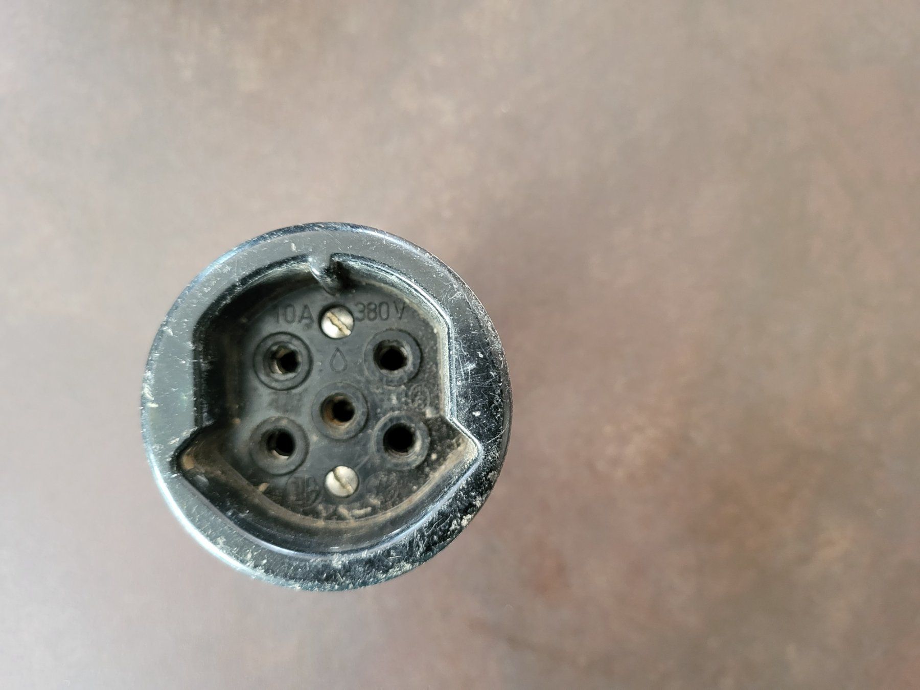Spine: 380 V Stecker weiblich – Usato da Rifferswil venduto da Jchb