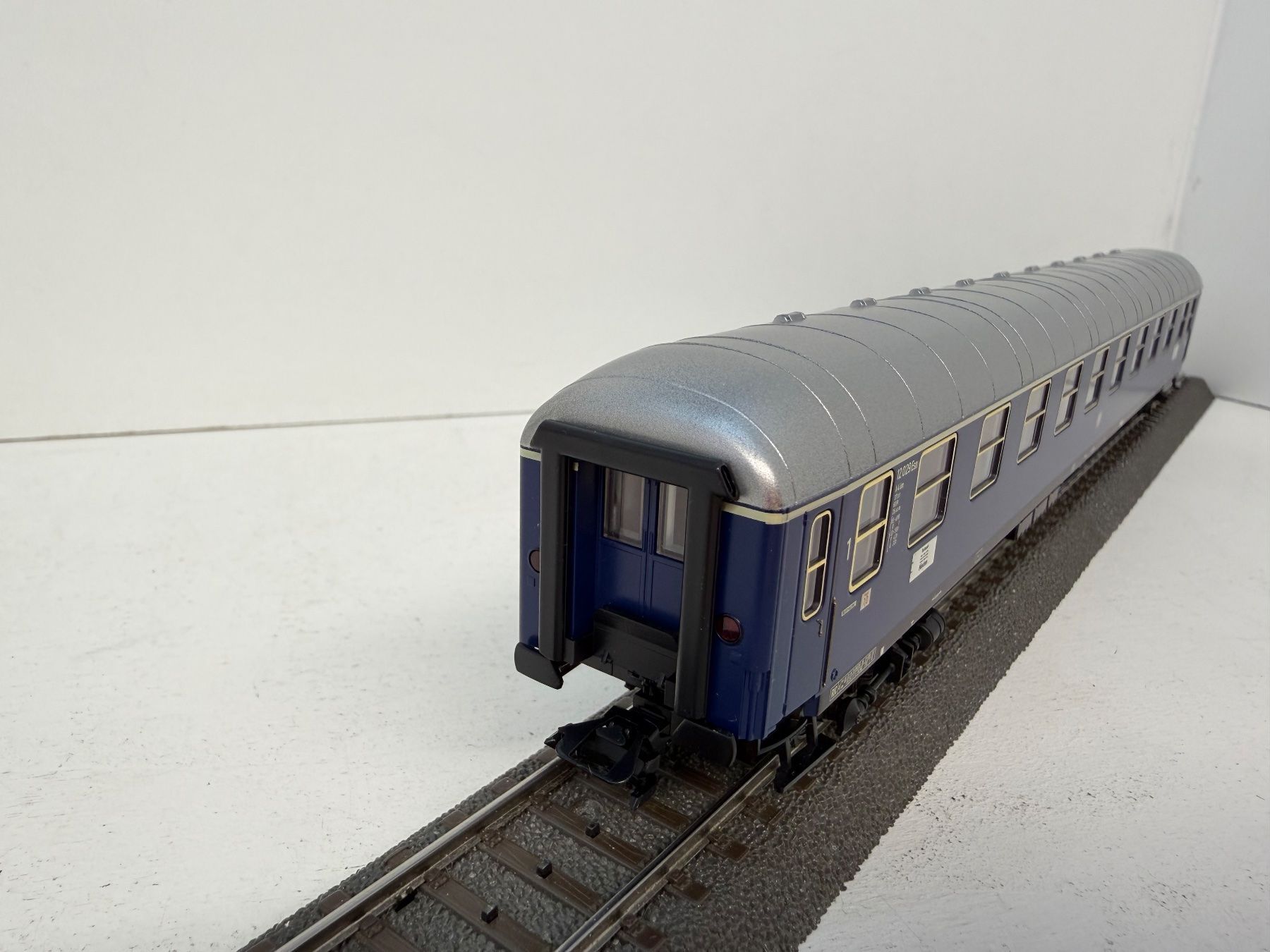 Märklin Modellini di ferrovie: Märklin 43910 Schnellzugwagen DB – Usato da Büsserach venduto da ModellbahnDepot 3