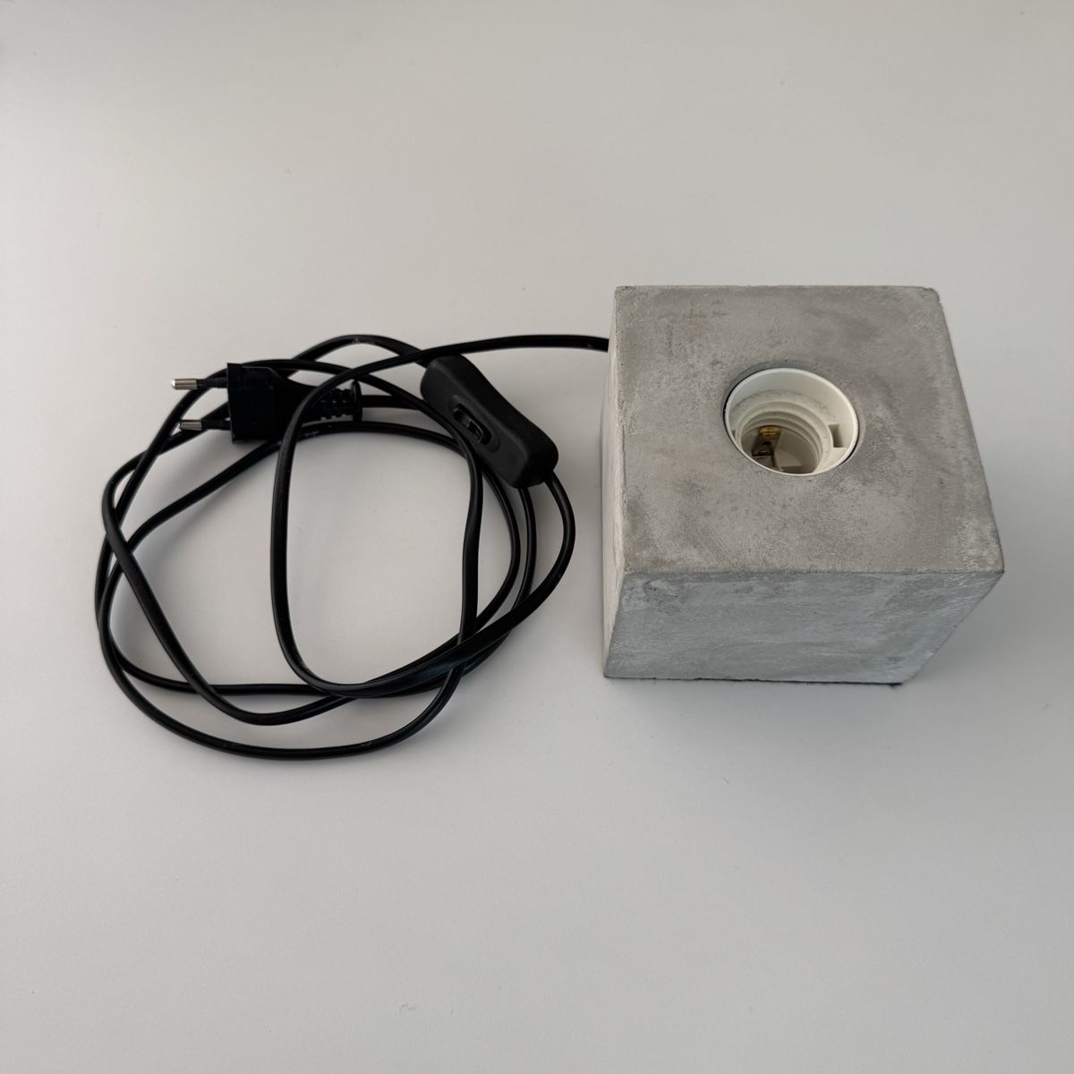 Lampen: Modern Concrete Cube Lamp Base – Gebraucht aus Zürich von Fontana101