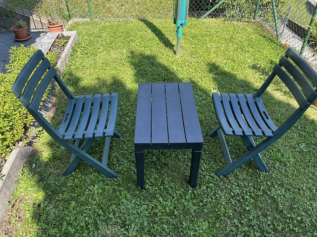 Set di tavolo e panche: Mobili da giardino  – Usato da Osogna venduto da sta_g9wc