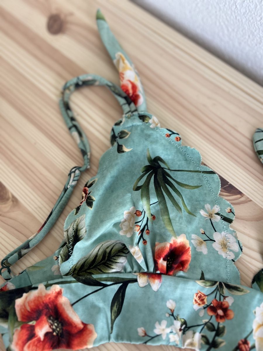 Costumi da bagno & Bikini: Agua bendita floral bikini- size M – Usato da Zug venduto da Marigabrielle 3