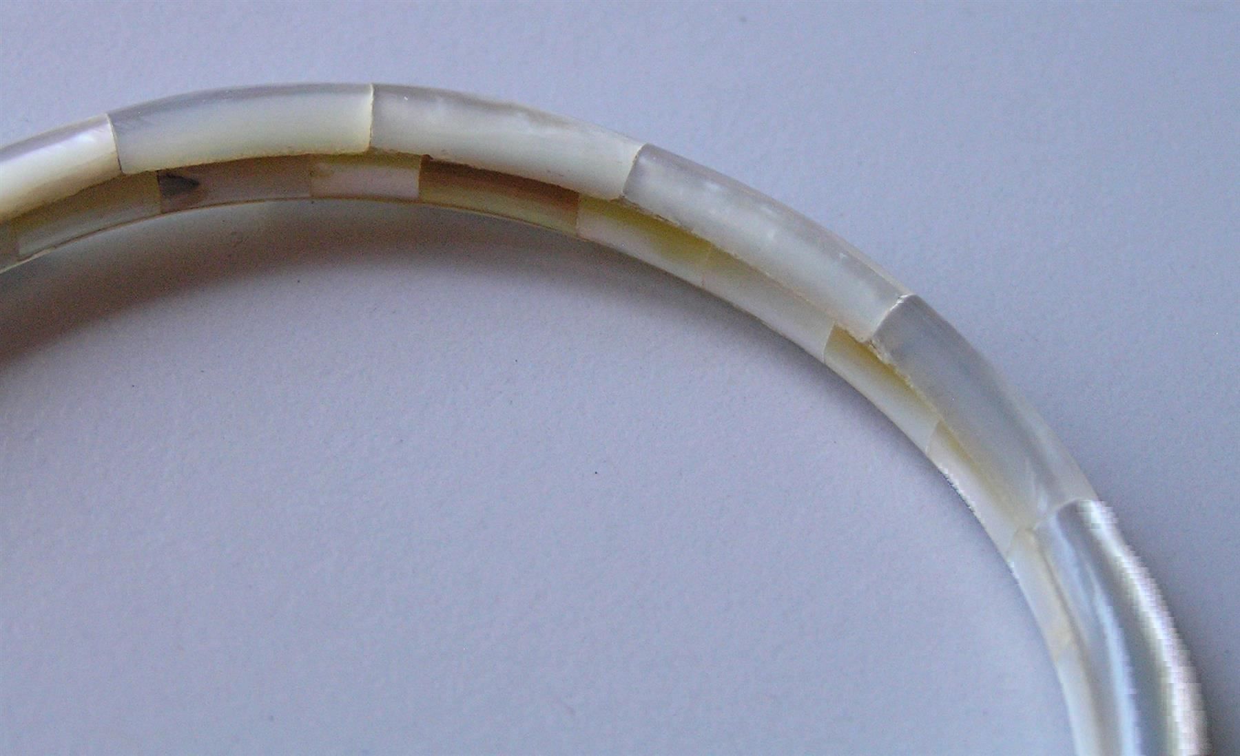 Bracciali & Braccialetti: antiker Armreif Armring aus Perlmutt – Usato da Frauenfeld venduto da dhour 8