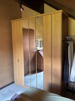 Armoire en bois clair ave 3 ouvrante , parfait pour chambre