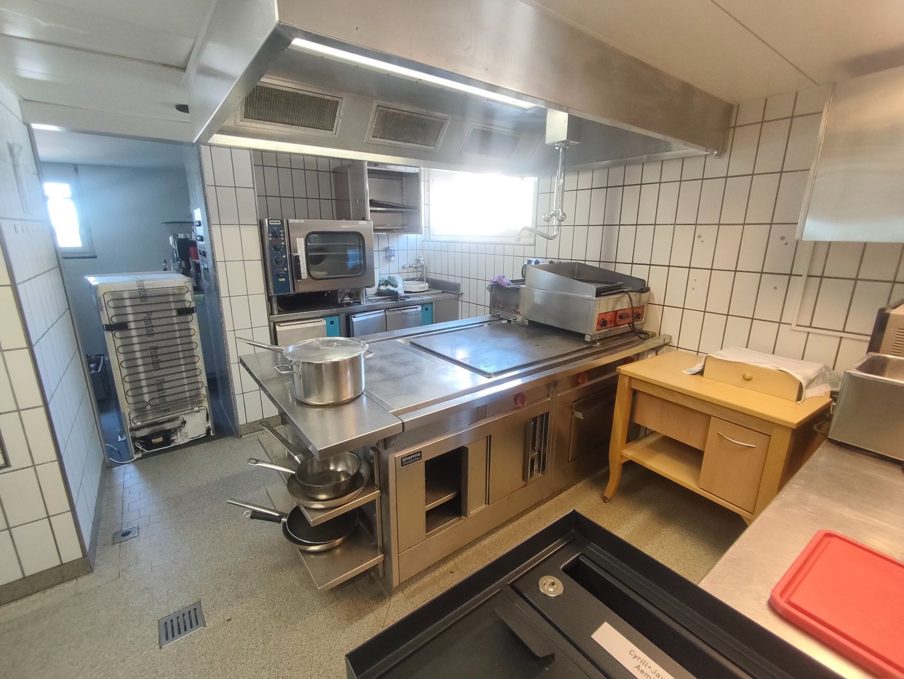 V-Zug Cucine complete: Gastroküche komplettangebot – Usato da Herisau venduto da dhu_ldk9 1