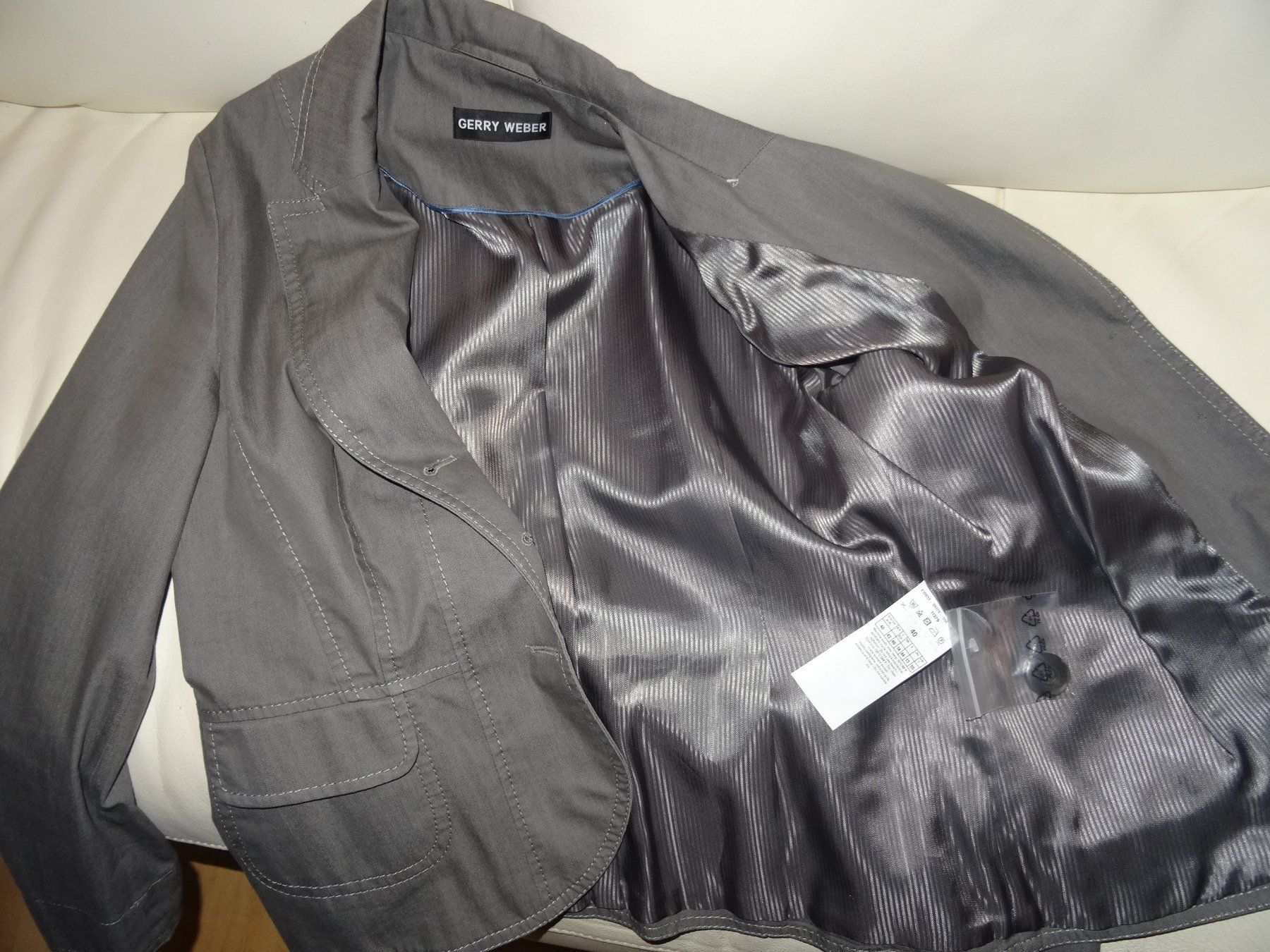 Gerry Weber Giacche: GERRY WEBER Jacke, Blazer grau Gr. 40 Neu – Nuovo (secondo la descrizione) da Dörflingen venduto da rudis-55 2