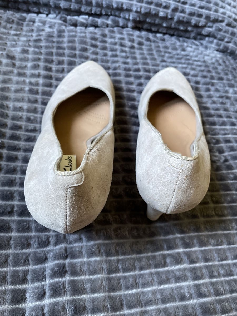 Clarks Scarpe da donna: Escarpins Clarks beige - Élégance discrète! – Usato da Buchillon venduto da Samui3 1