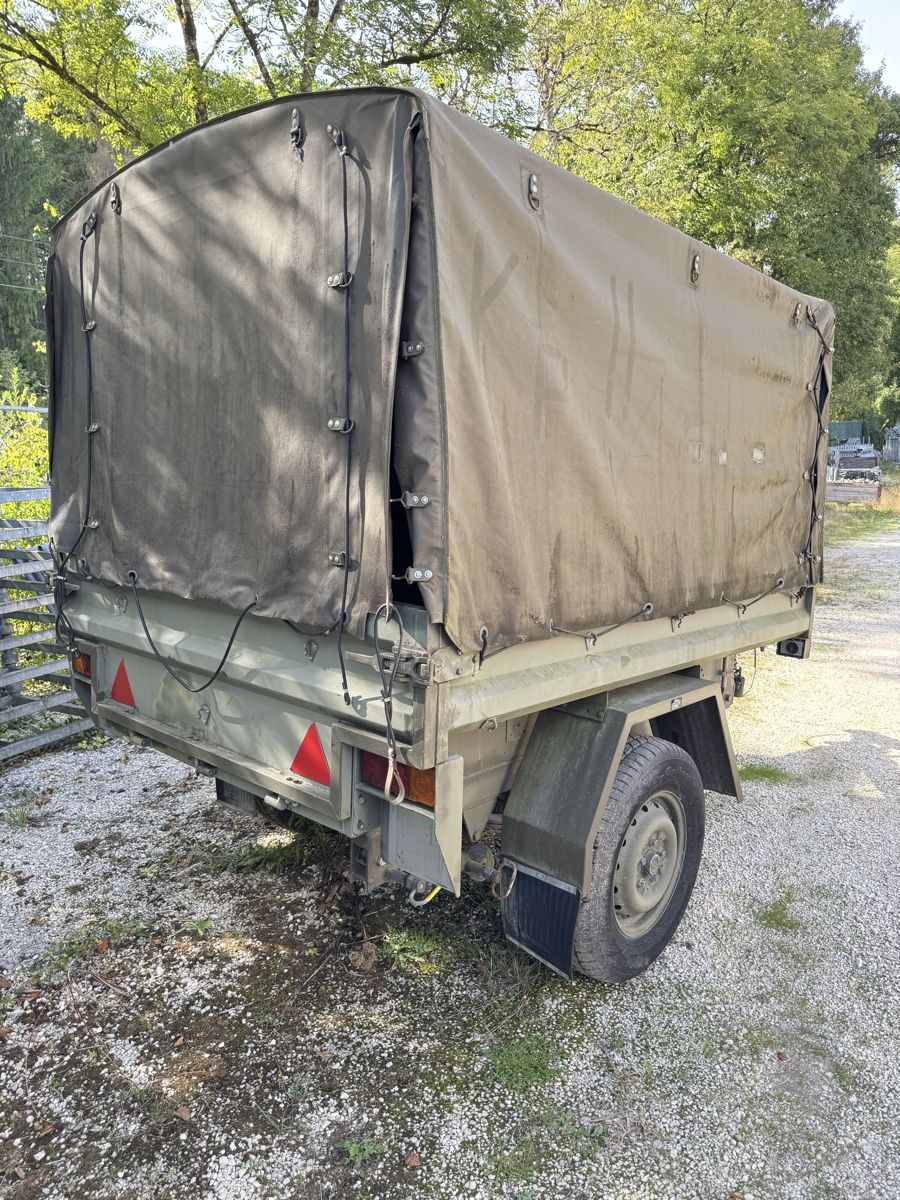 Zbinden Rimorchi: Remorque eux-militaire bâchée sans permis de circulation  – Usato da Brislach venduto da Lea_bggmbh