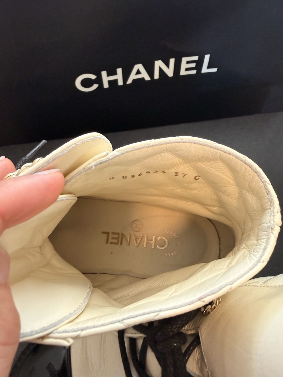 Chanel Chaussures femmes: Chanel Stiefelette  – D'occasion à Pratteln par Samantha... 1