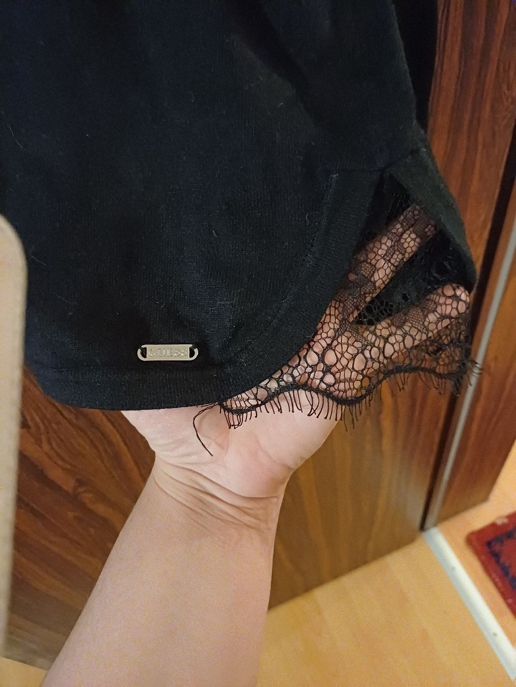 Guess Maglioni & Felpe: Guess Rollkragenpullover schwarz mit Spitzen Details – Nuovo (secondo la descrizione) da Ostermundigen venduto da Loulilou86 2
