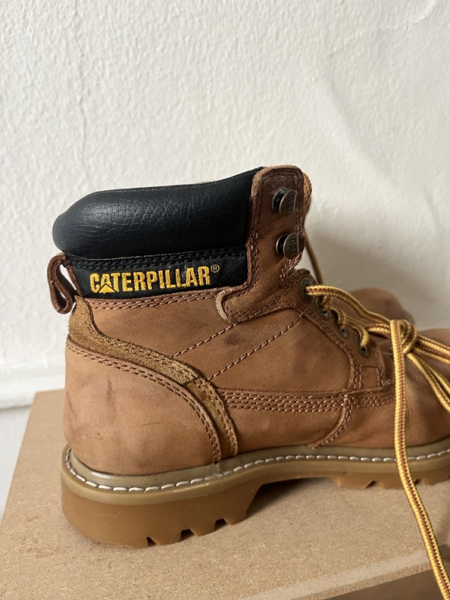 Caterpillar Herrenschuhe: chaussures Caterpillar taille 39 – Gebraucht aus La Chaux-de-Fonds von vert_j