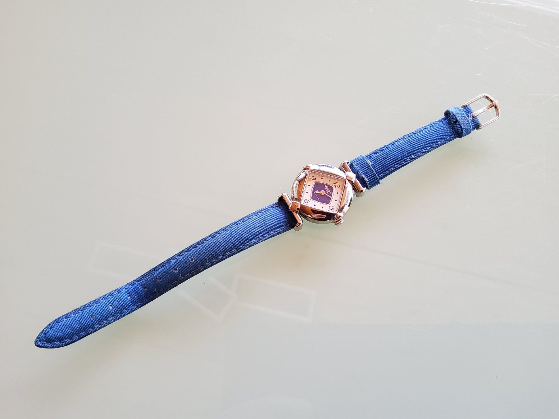 Montres: Petite montre bracelet Richelieu  – Défectueux à Malleray par Broc-Mo 1