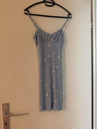 Sommerkleid hellblau mit Blumenmuster kurz guter Zustand