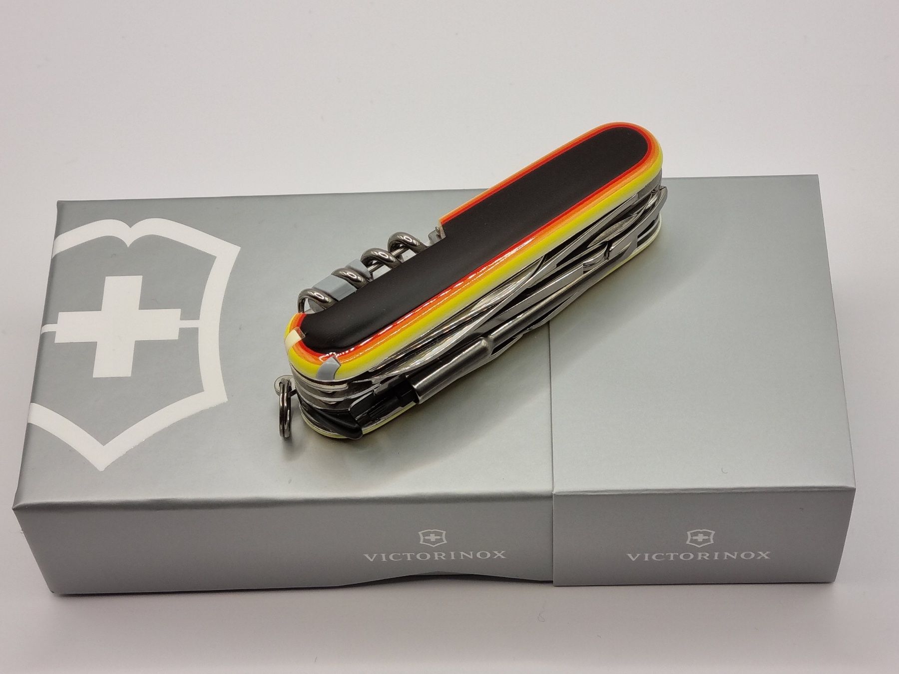 Victorinox Taschenmesser: Victorinox SQ Cybertool Sunset Design – Neu und originalverpackt aus Agno von  4