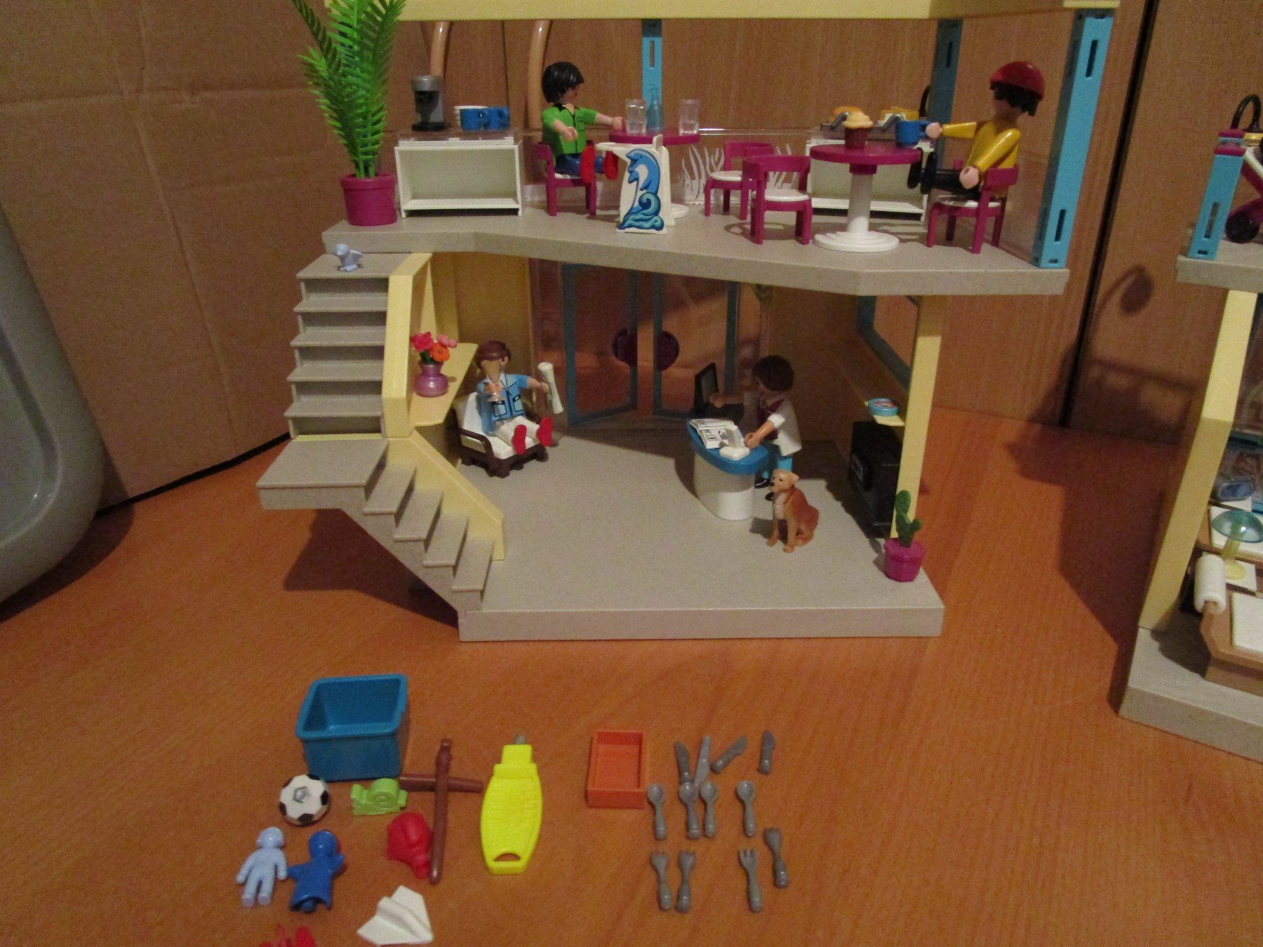 Playmobil Spielzeuge: Playmobil:  Beach Hotel – Gebraucht aus Wetzikon ZH von Storchadebar 3