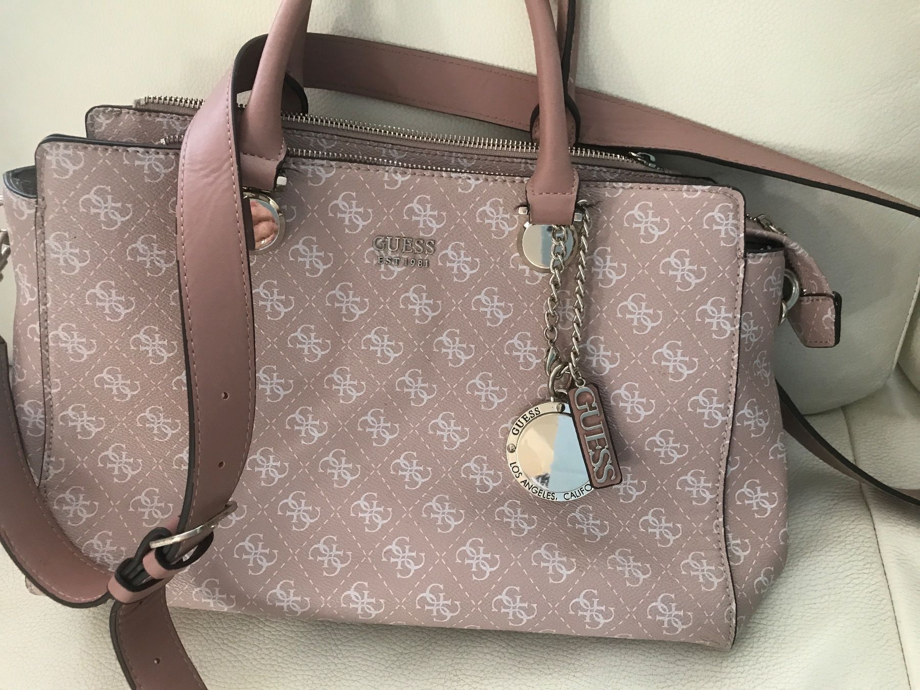 Guess Borse da donna: Guess Handtasche rosa monogramm – Usato da Wettingen venduto da Andres54 1