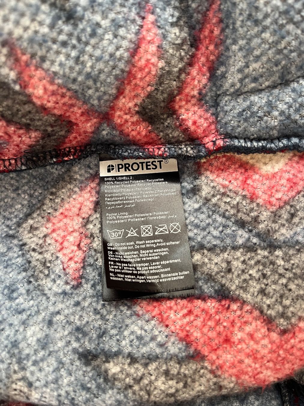 Protest Pullover & Sweatshirts: Protest Fleece Jacke L - Top Zustand – Gebraucht aus Zürich von bretxo 8