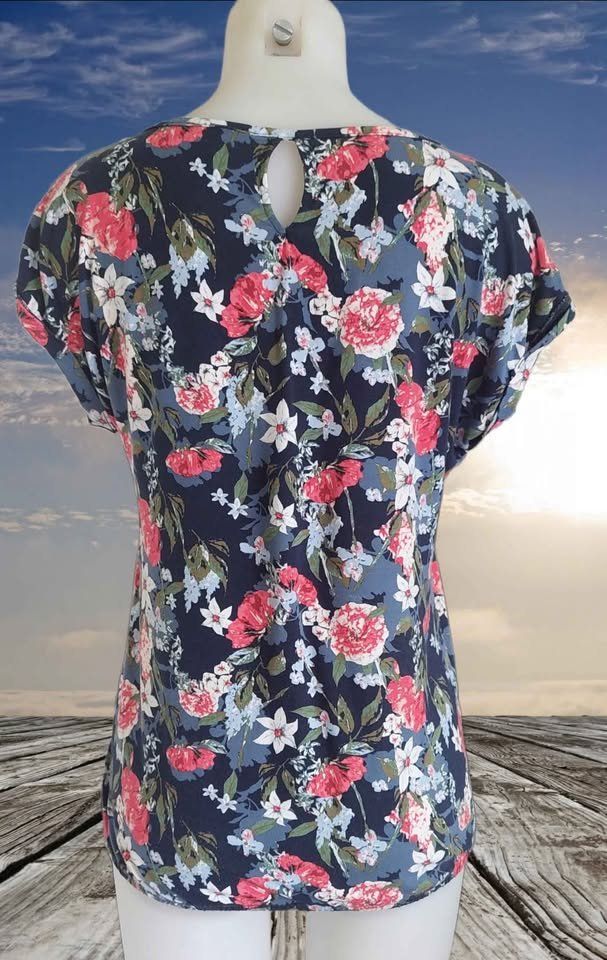 Tom Tailor T-shirt: Blumen Shirt Tom Tailer – Nuovo (secondo la descrizione) da Aarburg venduto da Hystoria 3