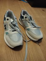 Neue Sneakers / Freizeitschuhe – ungetragen – Grösse [40]