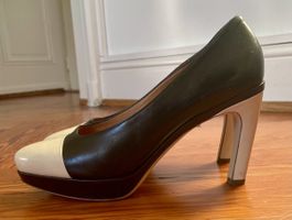 Dries Van Noten Black and Beige Two-Toned Pumps 38.5 39