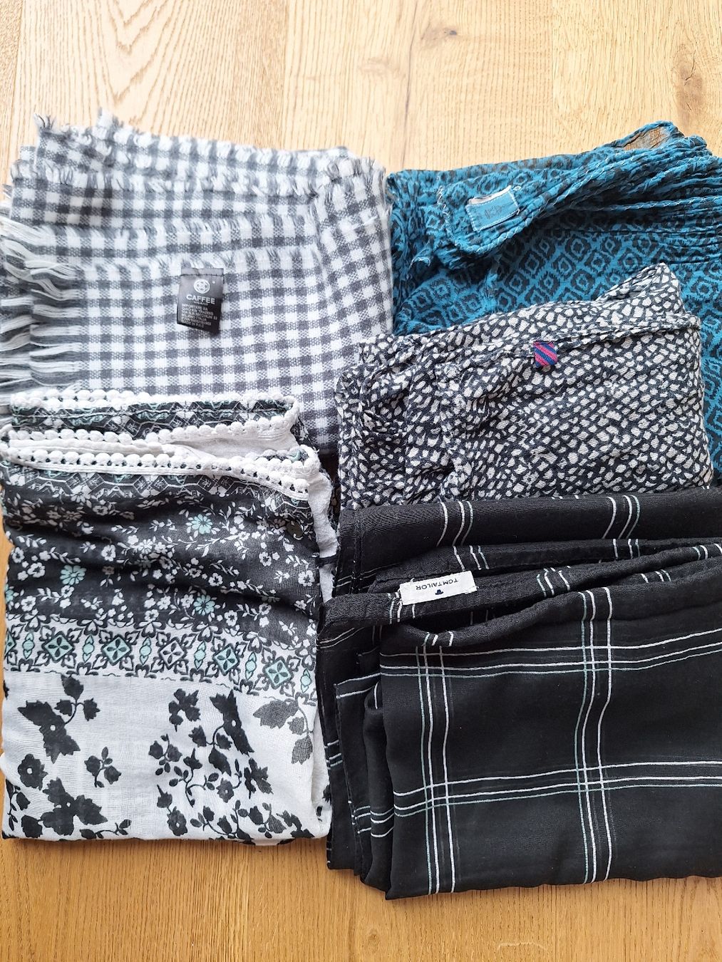 Foulards & écharpes: Schalpaket 5 Stück div Marken – D'occasion à Dörflingen par cra_5rv7 1